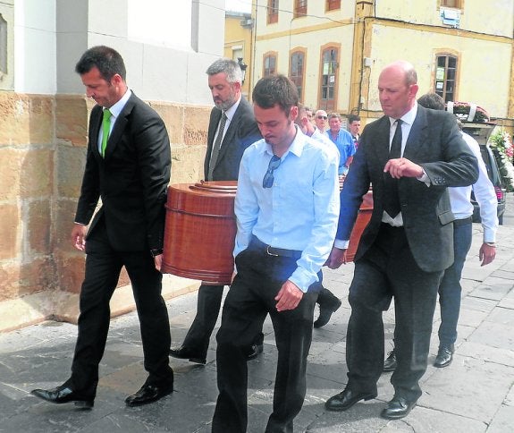 El funeral se ofició ayer en la iglesia de San Félix. 
