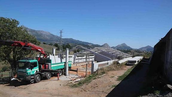 Fallece el trabajador al que ayer le cayó una losa de hormigón en Piloña