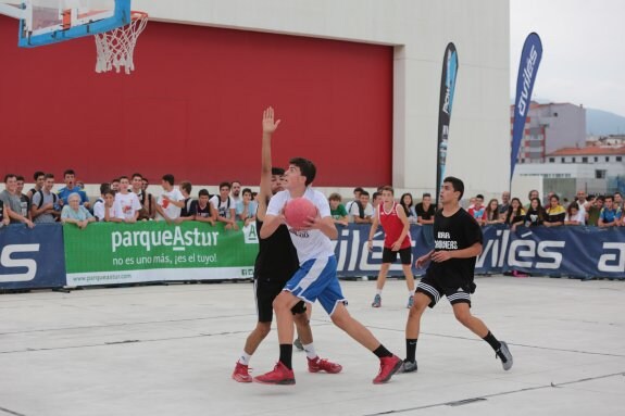 Una de las finales del 3x3 de baloncesto en el Niemeyer. 