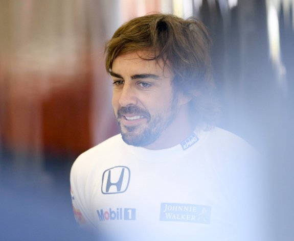 Fernando Alonso sonríe en el circuito belga de Spa. 
