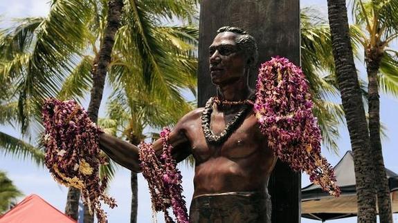 Estatua en homenaje a Duke Kahanamoku