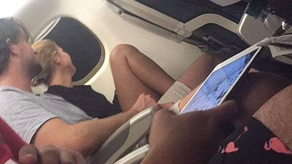 La pareja que se enfadó en pleno vuelo.