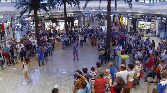 Un sorprendente flashmob inicia la gran fiesta de intu Asturias. ¡Llega Septiembre Fest!