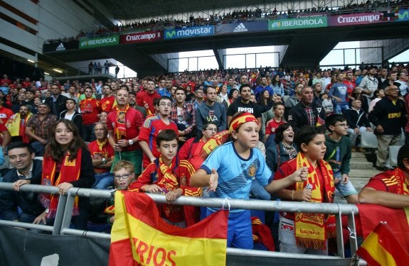 El Tartiere empujó a la selección española hacia el triunfo en el trascendental duelo ante Eslovaquia. 