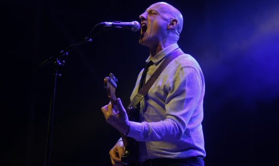 Jorge Martínez, en plena actuación ayer en la carpa de La Ería. 