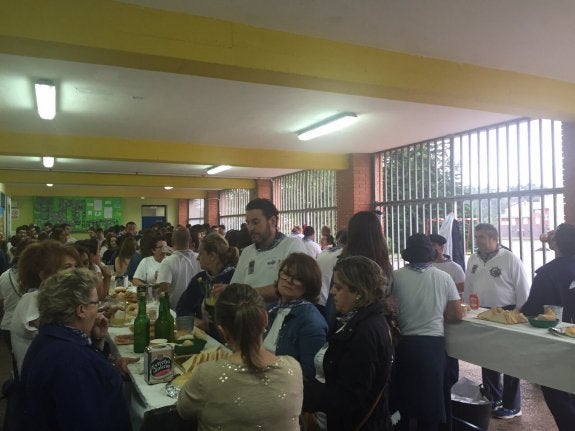 Espicha con las peñas marineras en Candás. 