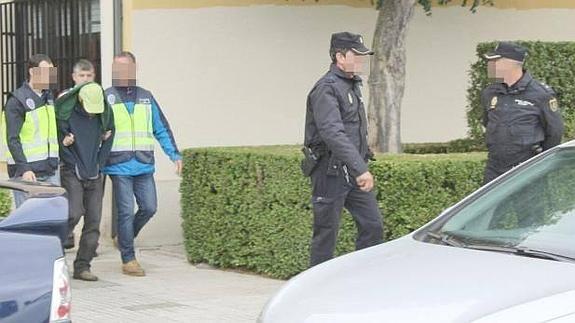 Miguel Ángel Muñoz, asesino confeso de Denise Pikka Thiem, en el momento de abandonar los juzgados de Astorga.