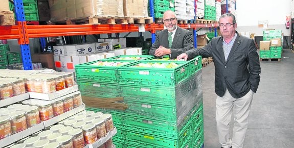 Juan Luis Núñez, presidente, y Bernardo Sopeña, vicepresidente del Banco de Alimentos de Asturias. 