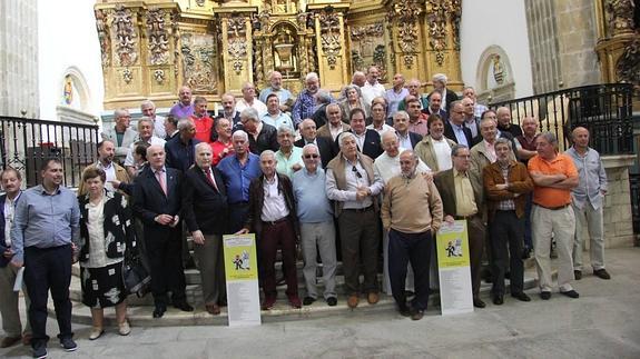 Foto del grupo de antiguos alumnos. 