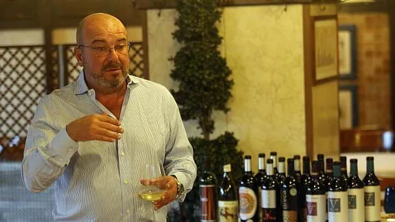 Jorge Ordóñez, el primer gran exportador de caldos nacionales a Estados Unidos, presenta sus vinos en Gijón y Oviedo 