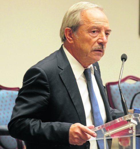 El alcalde Wenceslao López, ayer, en una asamblea de la Federación Asturiana de Concejos. 