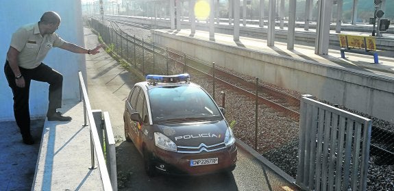 Agentes del Cuerpo Nacional de Policía traslada a 'Makelele' desde los juzgados a la Comisaría. 