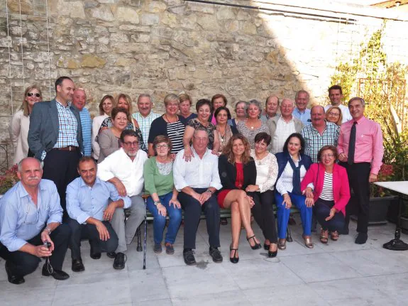 La Peña de la Loto reúne desde hace más de veinte años a compañeros de la Caja de Ahorros de Asturias que han pasado por la Oficina Principal de Avilés
