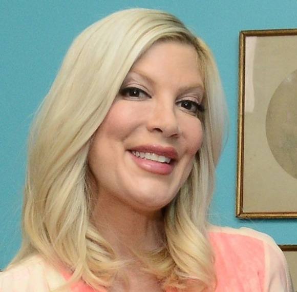 Tori Spelling cuenta sus aventuras sexuales en 'Sensación de vivir'