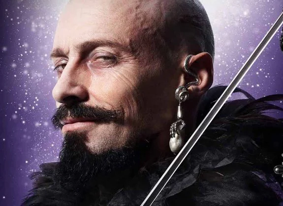 Hugh Jackman, caraterizado como Barbanegra, en la película 'Pan'. 