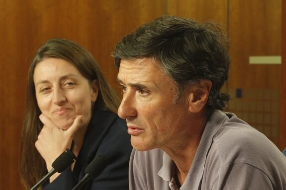 Lorena Gil y Enrique López, durante su rueda de prensa de ayer. 