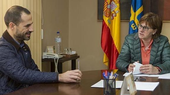 Ángel García y Pilar Varela, en la reunión de ayer.