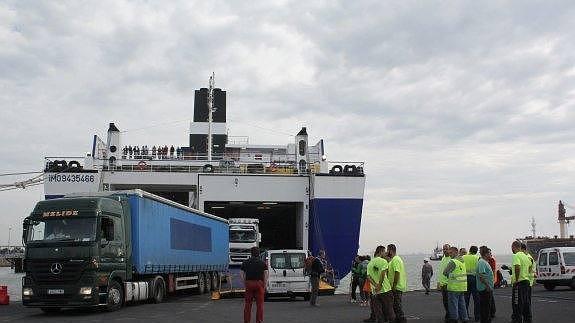 Atraque del último servicio de la autopista del mar en los muelles de Nantes-Saint Nazaire, el 17 de septiembre de 2014. 