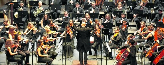 La Orquesta Filarmónica de Asturias, ayer en el Teatro de la Laboral. 