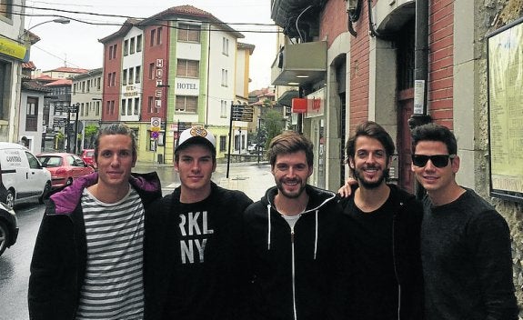 Los chicos de Dvicio, en Llanes
