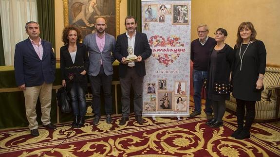 José Manuel Muñiz, Cristina González, Jesús Martínez Salvador, Ignacio Galán, Hilario Pedregal, Laura Silva y Rosana García, ayer en el Ayuntamiento. 