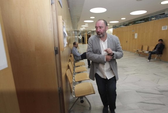 Natalio Grueso, en una de sus recientes comparecencias en los Juzgados de Avilés por el 'caso Niemeyer'. 