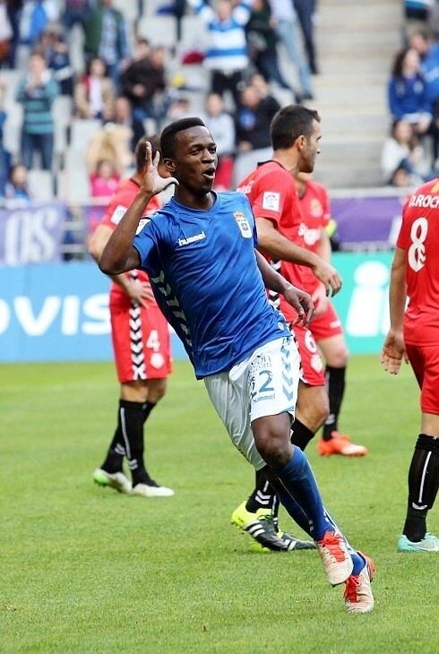 Koné celebra su gol al Nástic, el primero que marca con el Oviedo.