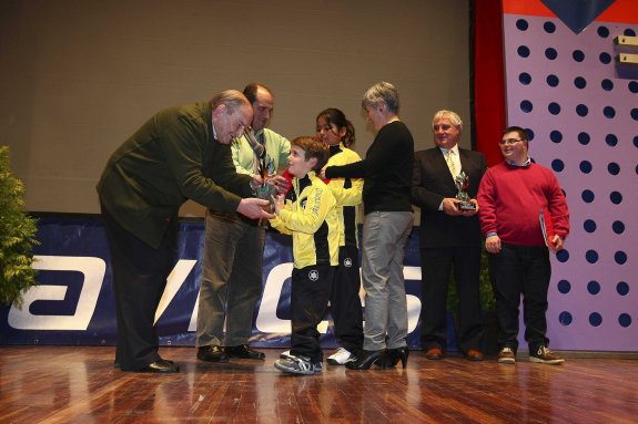 Uno de los premios a la Deportividad en la gala avilesina. 