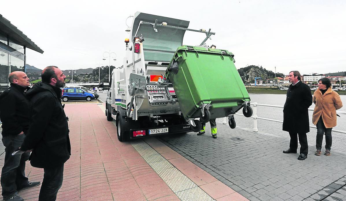 Fuera Perversión ventilador Un camión de la basura de total accesibilidad | El Comercio