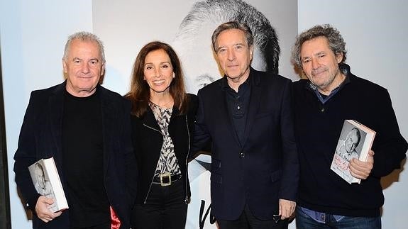 Víctor Manuel, Ana Belén, Iñaki Gabilondo y Miguel Ríos, en la presentación del libro ayer en Madrid.