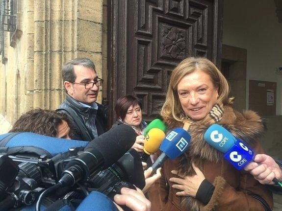 Dolores Álvarez Campillo, este martes en Oviedo tras declarar ante el Tribunal Superior de Justicia de Asturias. 