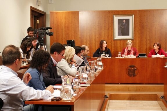 Un momento de la sesión plenaria celebrada ayer para abordar la propuesta de crear una comisión sobre el agua. 