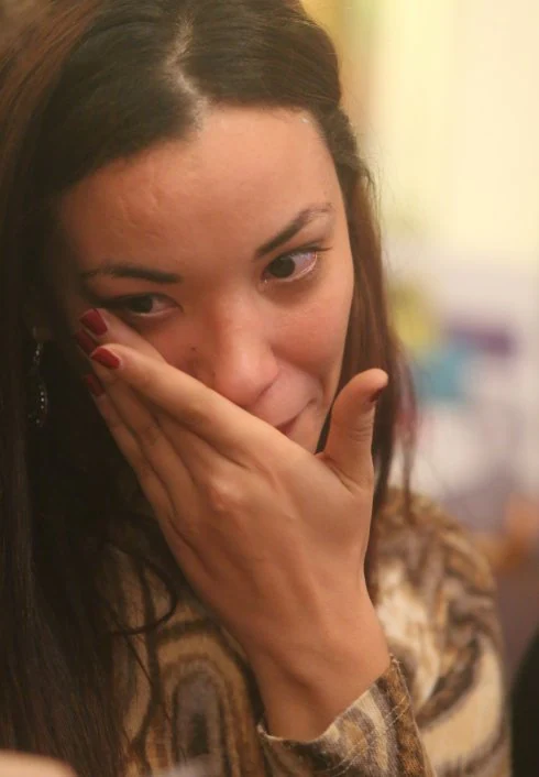 La actriz Loubna Abidar lloró al recordar las agresiones de las que fue víctima en Marruecos.  