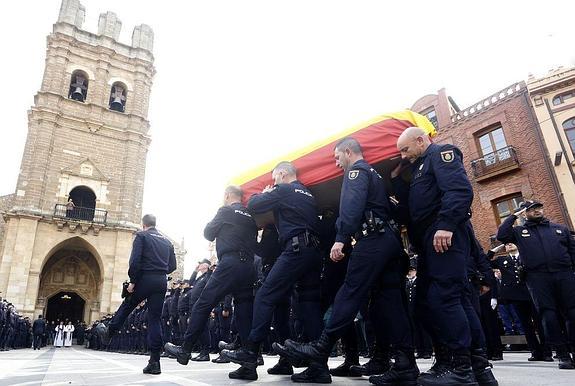 Dolor y honores para despedir a un defensor de la paz y las libertades