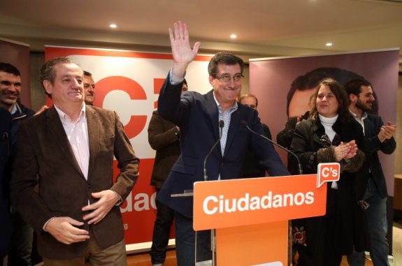 Prendes, tras conocer los resultados de los comicios. 