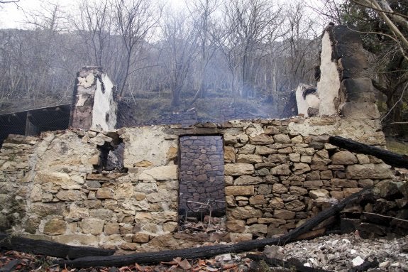 Ponga. La cuadra calcinada por el fuego. 