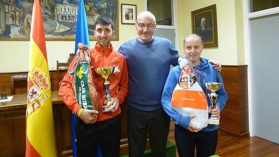 Buján y Cocir con el alcalde de Allande, José Antonio Mesa.