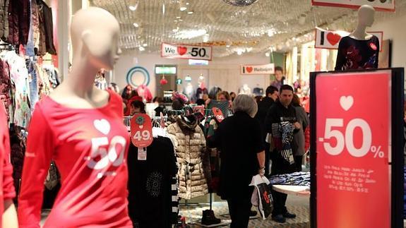 Rebajas en el centro comercial Intu Asturias.