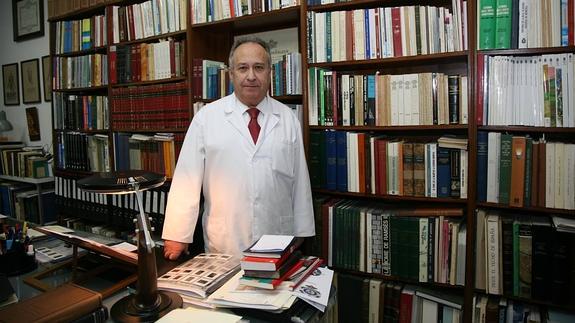 José Carro Otero, en su despacho en Galicia. 