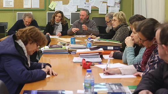 Un momento de la reunión de los profesores de institutos en el IES Rosario de Acuña. 