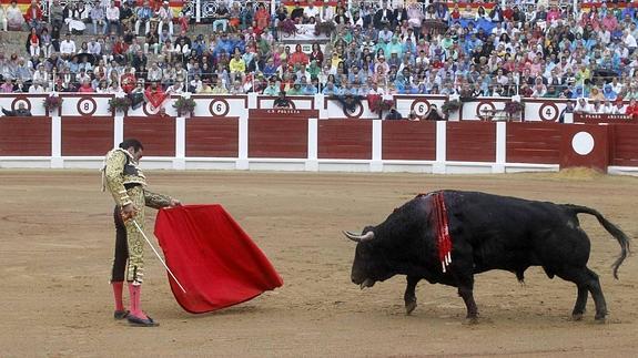 Enrique Ponce, el 16 de agosto del pasado verano, en una de las corridas de la feria local. 