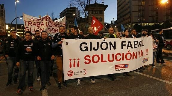 Los trabajadores, a su paso por el Humedal.