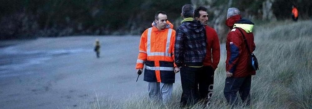 Trabajos de rastreo en la playa de frejulfe. 