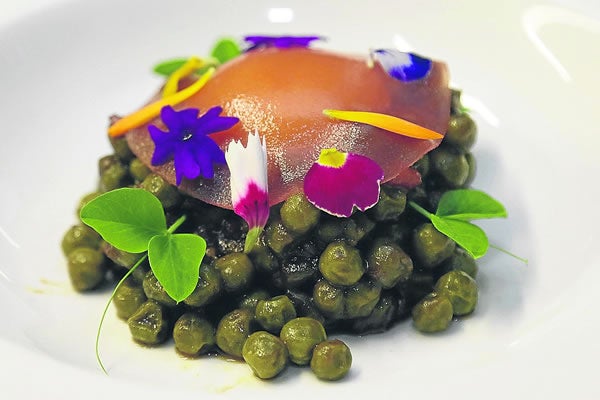 Guiso de arbeyos con fondo de ternera