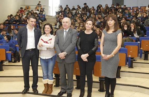 Juan Carlos Campo, director de la Escuela Politécnica; Almudena Cueto, directora del Instituto de la Mujer; Vicente Gotor, rector de la Universidad de Oviedo; Carmen Moriyón, alcaldesa de Gijón, y Paula Beirán, directora de Telefónica Asturias, antes de que diese comienzo el acto por el Día de la Mujer en la Ingeniería. 