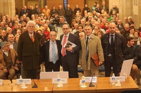 Luis Rubio, José María García, Carlos Prieto, Vicente Ferrer y Jesús Martínez, antes de la presentación de ‘Buenas noches y saludos cordiales’. .