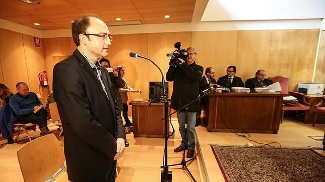 «Nunca comprometí en nada al Ayuntamiento de Pravia»