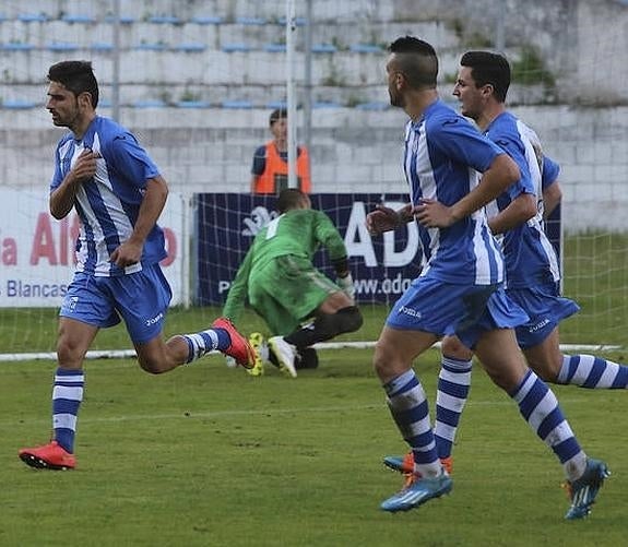 Jorge Rodríguez celebra uno de sus goles frente al Lugones en la primera vuelta.