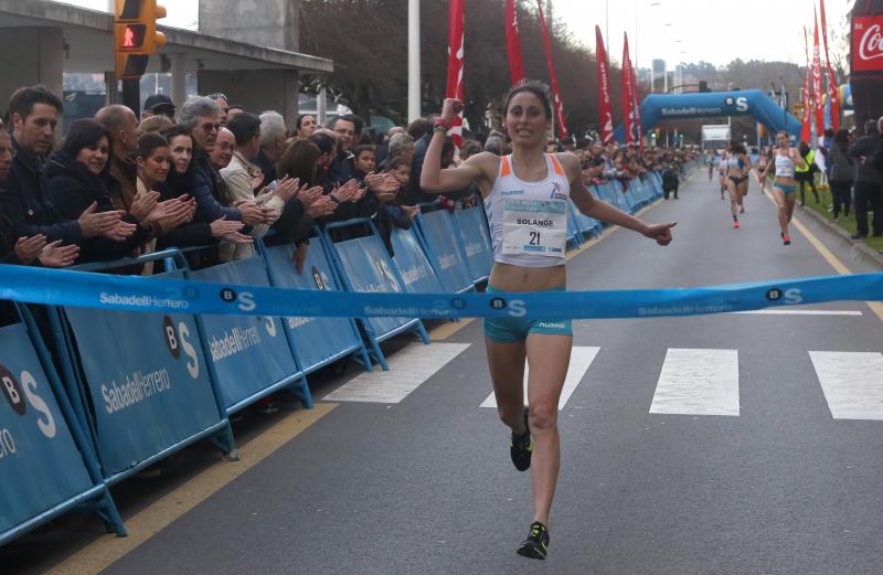 Solange Pereira, a su paso por meta.  