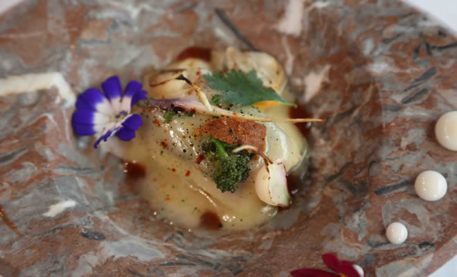 Bacalao Skrei con pilpil de citronela y frutos del mar